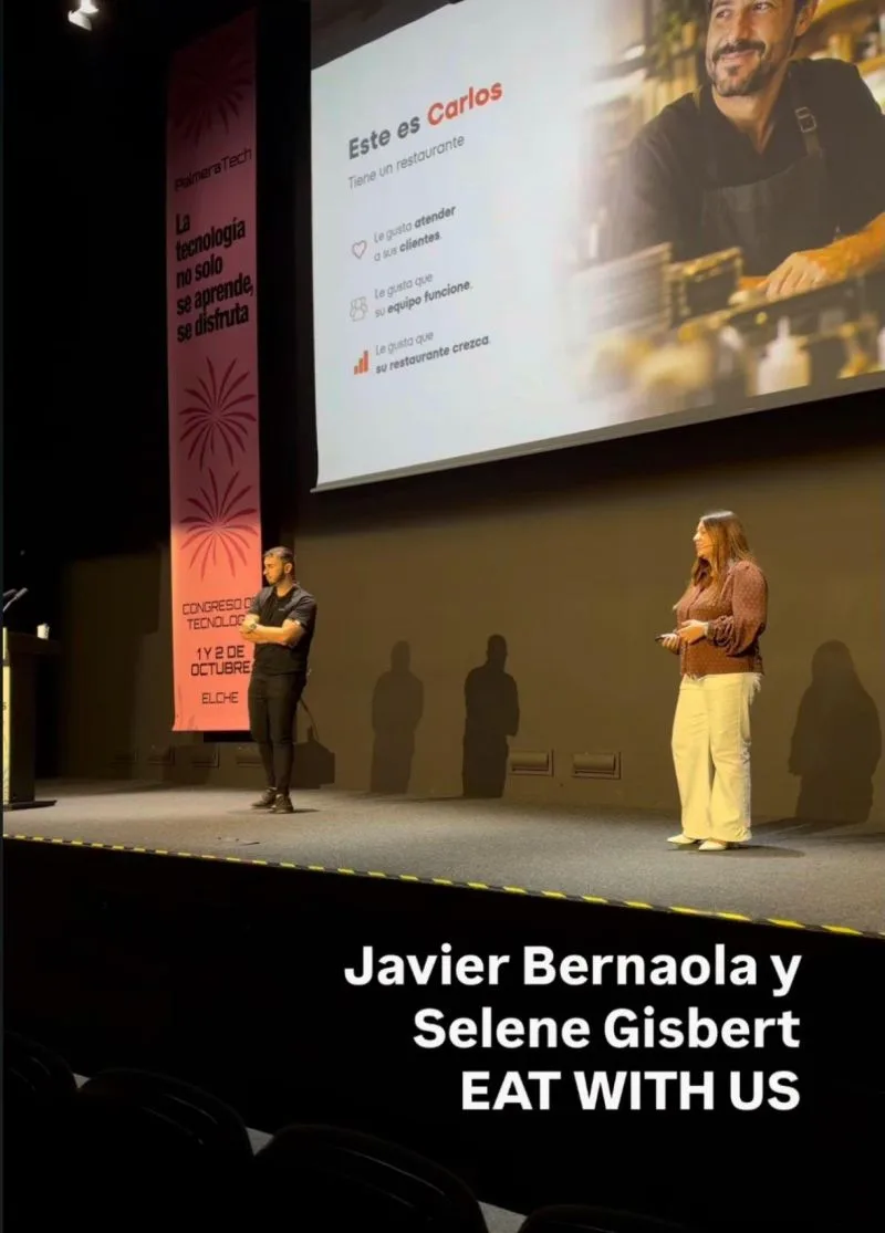 Javier Bernaola y Selene Gisbert en el escenario de Palmera Tech 2026